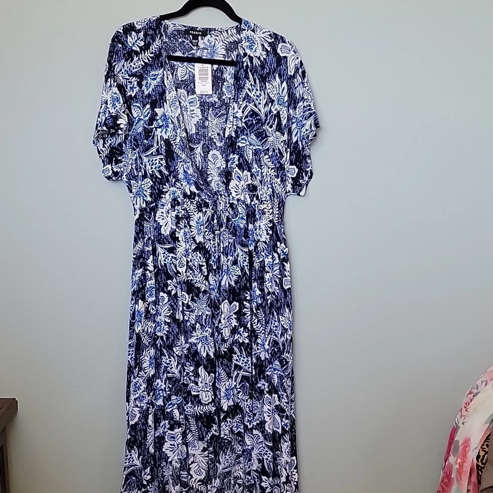 Torrid Summer Navy Floral Crinkled Gauze Hi- Lo Jaftan NWT 00/0 Short Sleeve